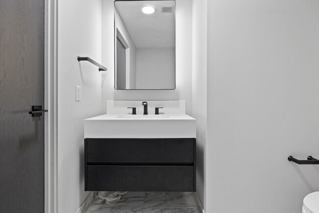 Building Photo - 55 Lagrange St