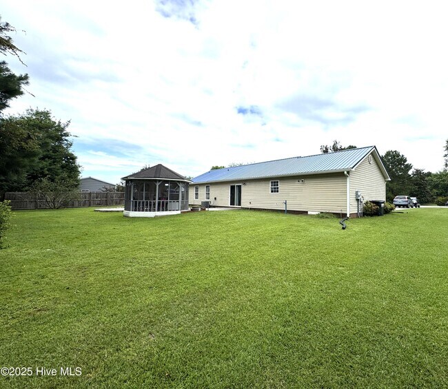 Building Photo - 304 Woody Way