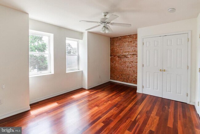 Building Photo - 4841 Walton Ave
