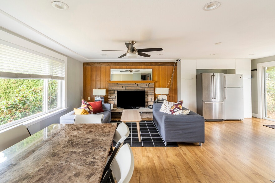 Building Photo - 1803 N 200th St