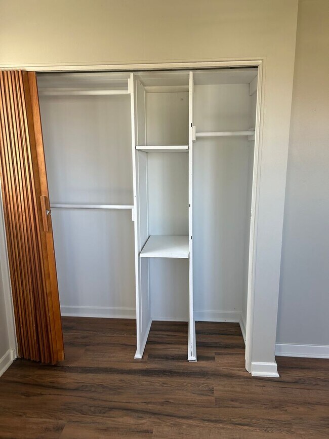 Building Photo - Contact Peggy 501 676 1758