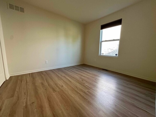 Building Photo - 8118 Cypress Cir