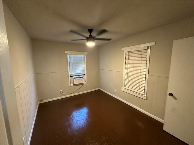Building Photo - 2717 Napoleon St