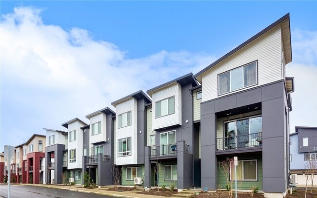 Building Photo - Modern Fully Air-Conditioned Luxury Home in Canyon Park