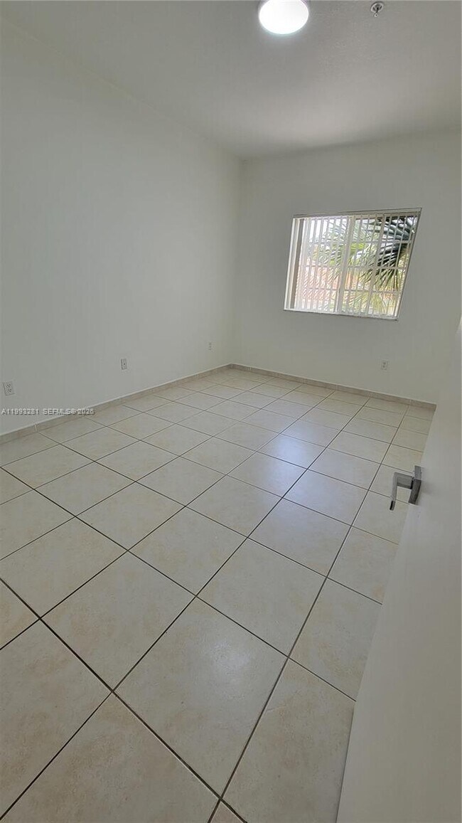 Building Photo - 7330 NW 114th Ave