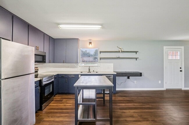 Building Photo - 755 E Bellville St