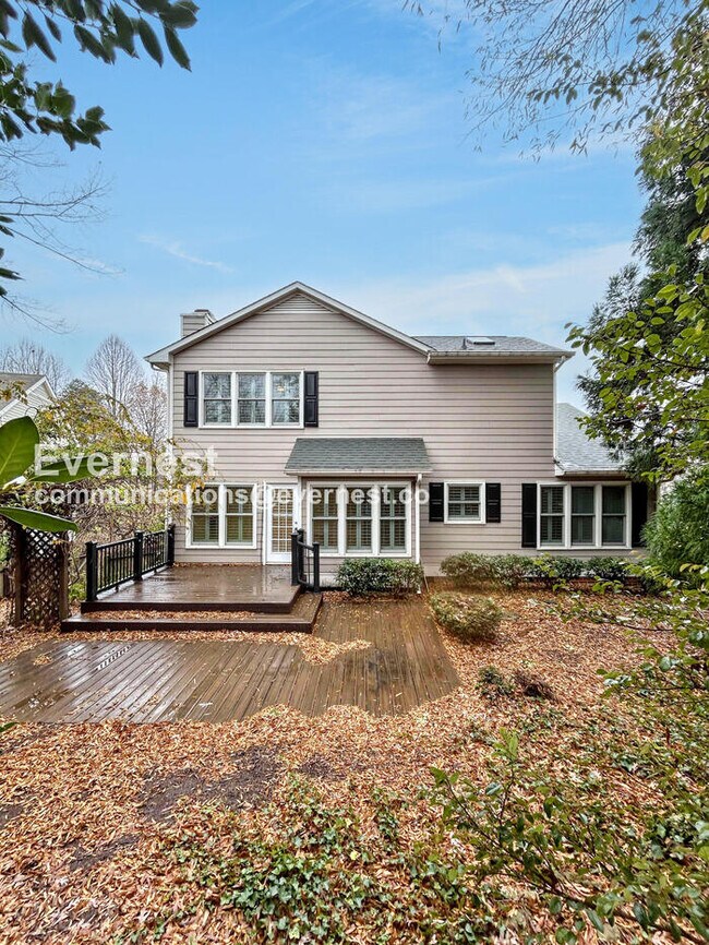 Building Photo - 3501 Shaker Dr