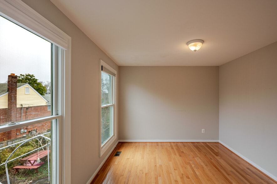 Building Photo - 5806 Flanders St