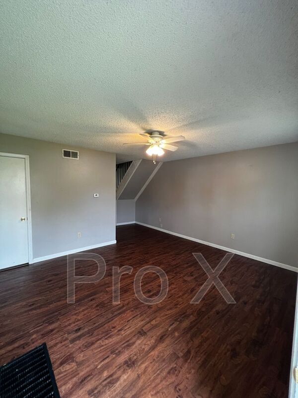 Building Photo - 1116 S Elm St