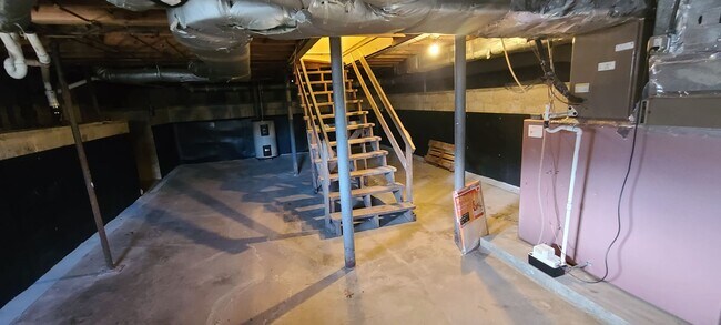 Building Photo - Lewisville Gem!