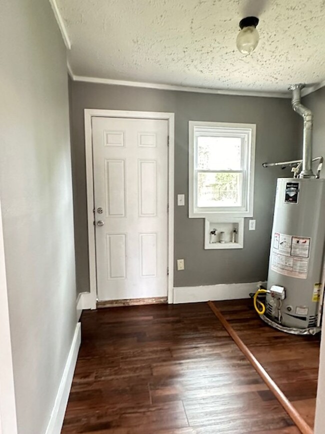 Building Photo - RECENTLY REMODELED 1 BEDROOM 1 BATH - COZY...