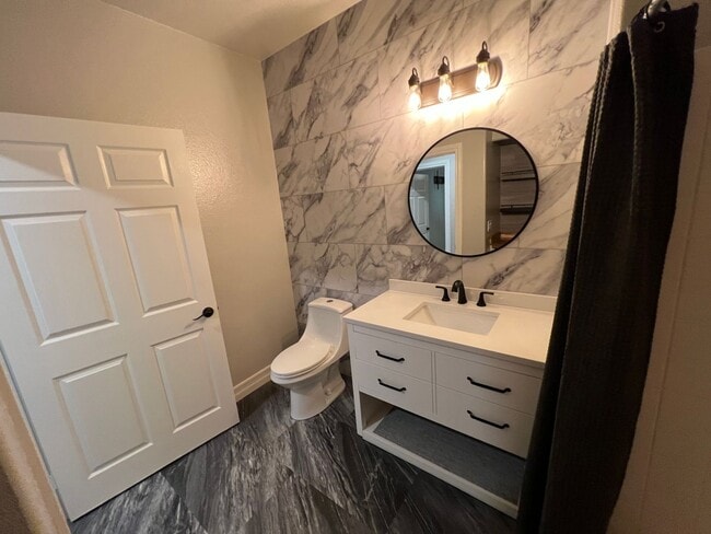 Building Photo - Upgraded Single Story First Floor Condo in Gated Community at Popular Madison Park Villas