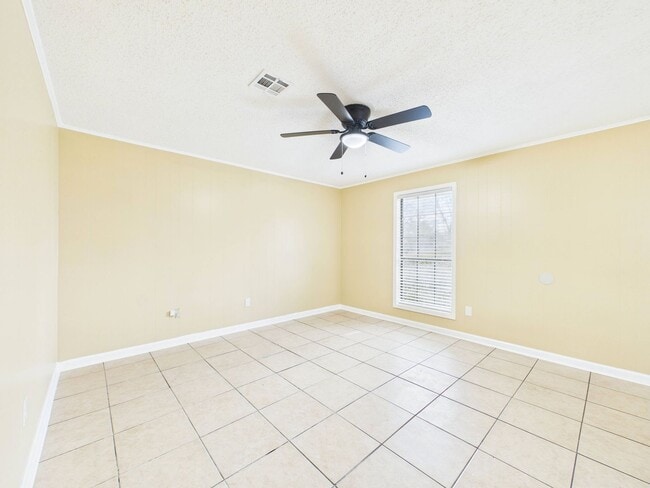 Building Photo - NEW ON MARKET  BREAUX BRIDGE!