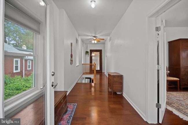 Building Photo - 332 Riverside Dr