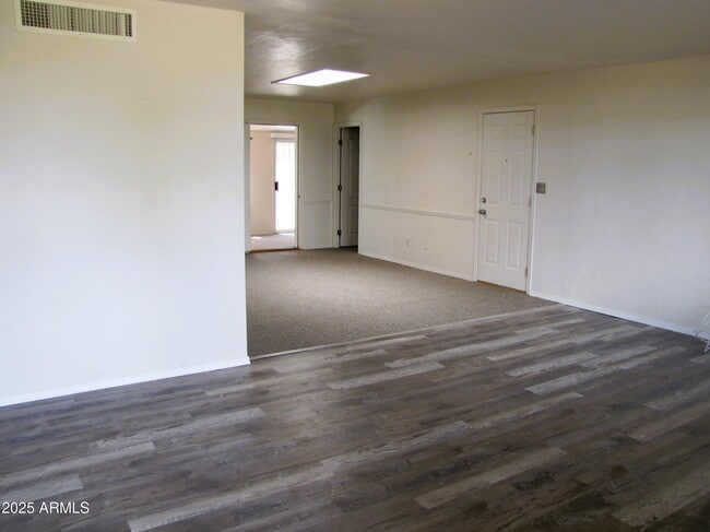 Building Photo - 1516 Hummingbird Ln