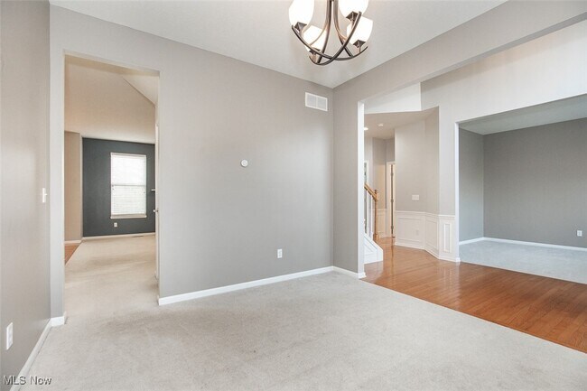 Building Photo - 2553 Seton Dr