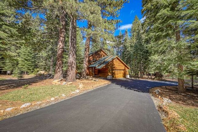 Building Photo - 11400 Thelin Dr