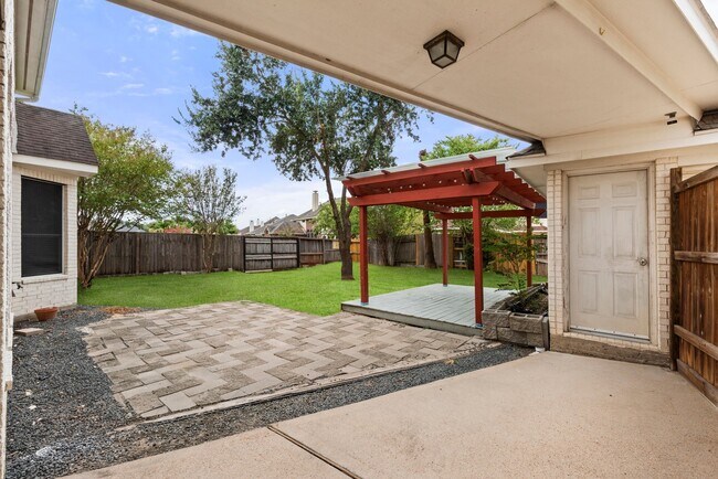 Building Photo - 15718 Stroudwater Ln