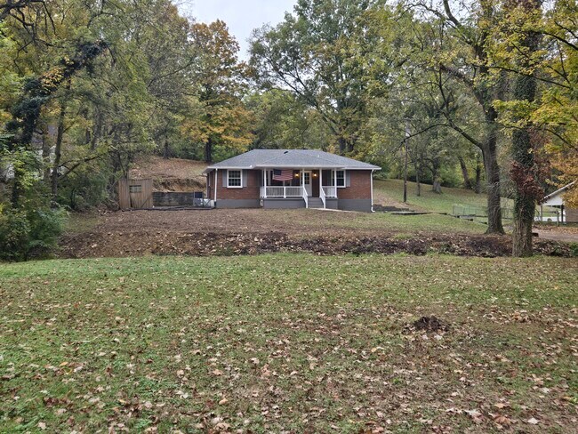 Building Photo - 929 Due W Ave N