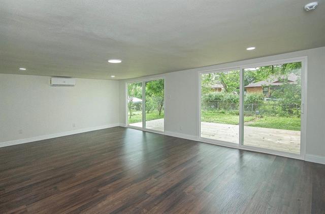 Building Photo - 2608 Lockhart Ave