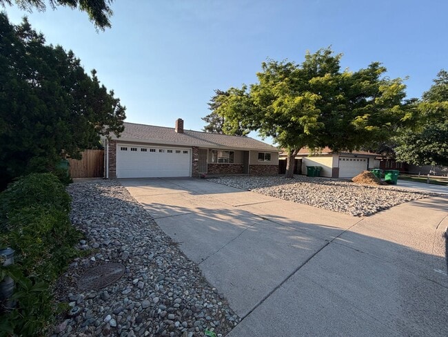 Building Photo - Modern Comfort Meets Stylish Living in This Updated Sparks Home!