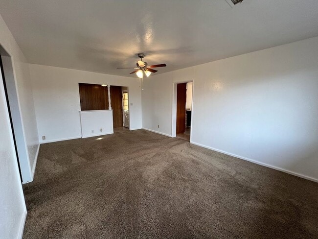 Building Photo - Reedley Country Home For rent