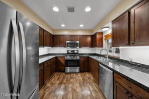 Building Photo - 463 Larson Rd