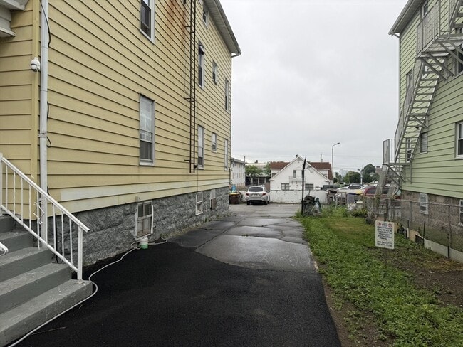Building Photo - 220 Osborn St