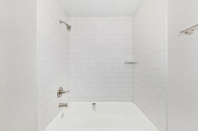 Building Photo - Churchill Town Rental