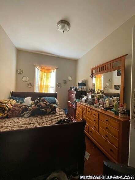 Building Photo - 121 George St