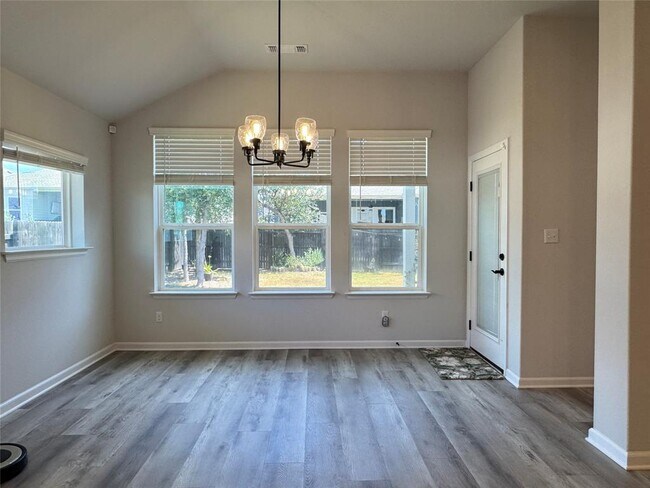 Building Photo - 142 Willamette Wy