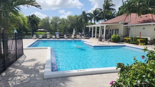 Building Photo - 1915 Lavers Cir