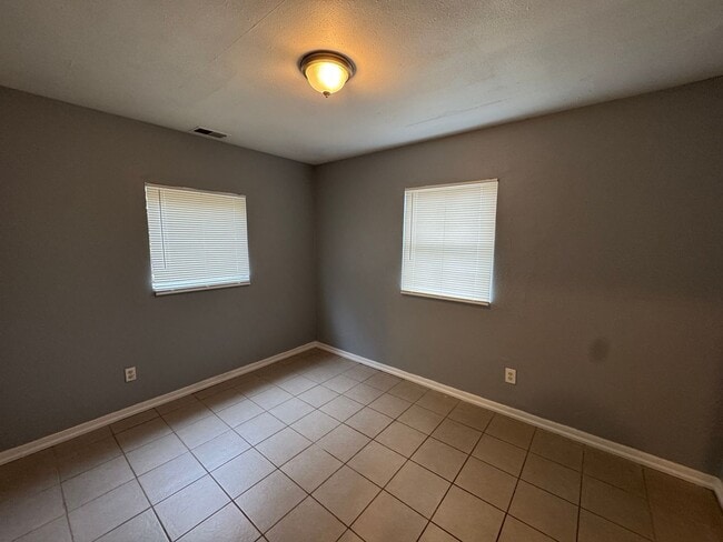 Building Photo - 2238-2240 Barnor Dr