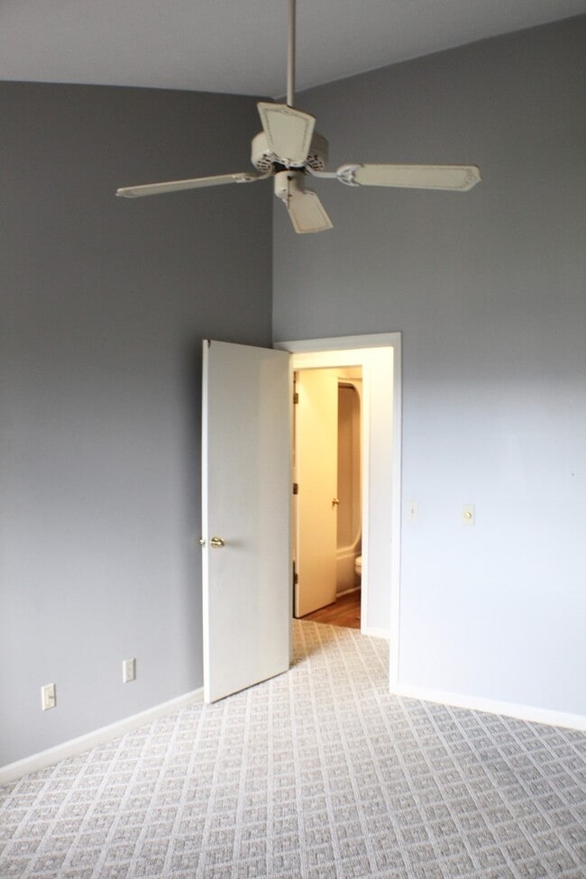 Building Photo - 1026 Blue Ridge Dr
