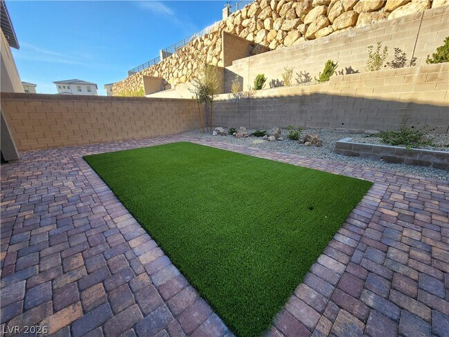 Building Photo - 2209 Fish Hawk St