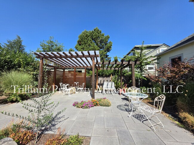 Building Photo - 3015 NE 67th Ave