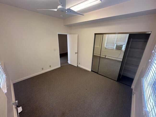 Building Photo - Charming Wilhelmina Rise Home with Stunning Diamond Head & Ocean Views