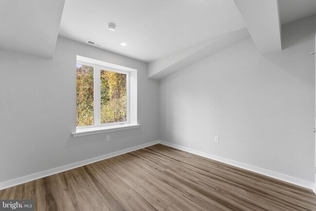 Building Photo - 151 Old Lincoln Hwy