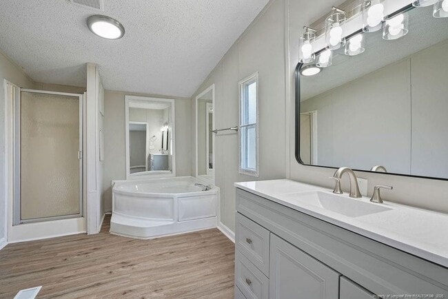 Building Photo - 226 Twin Creek Dr