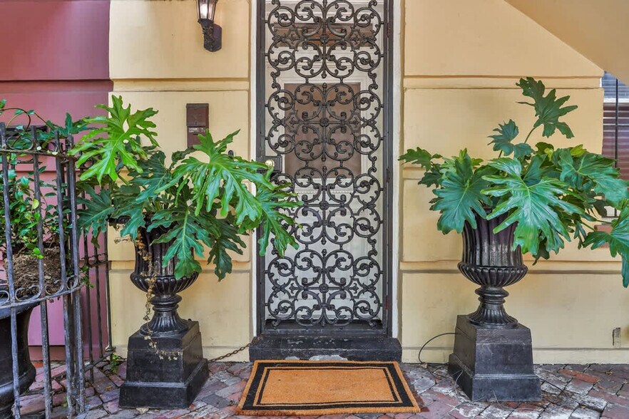 Building Photo - 9 W Gordon St