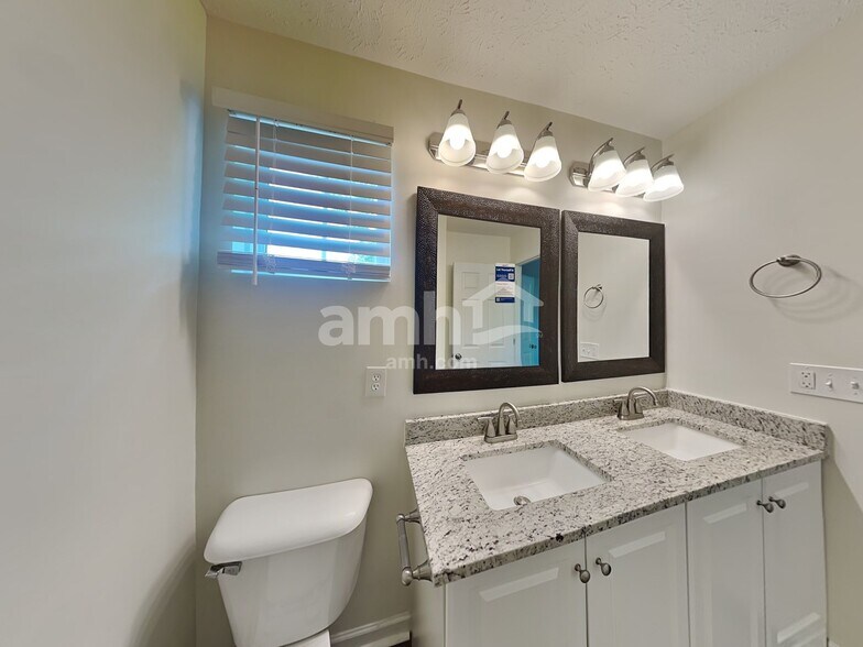 Building Photo - 466 Indian Lake Dr