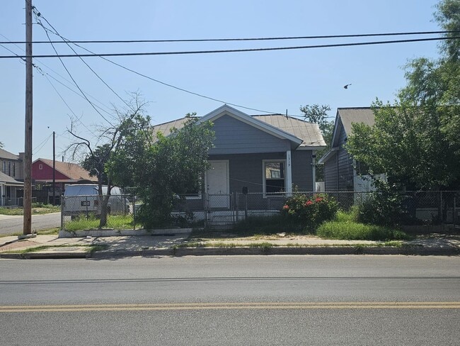 Primary Photo - 1319 Santa Maria Ave