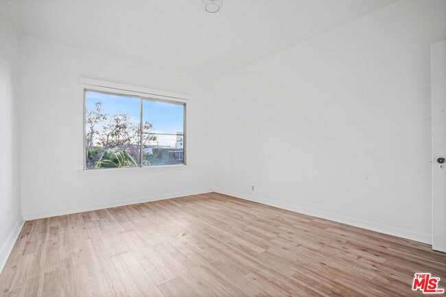 Building Photo - 1091 S Mansfield Ave