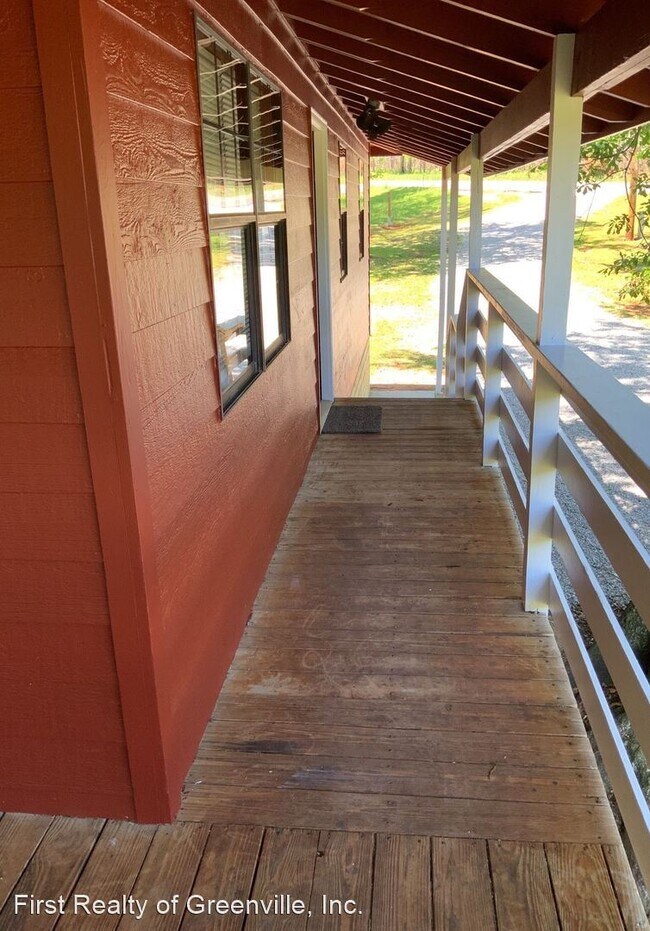 Building Photo - 2 br, 1 bath House - 296 Wagon Wheel Rd.