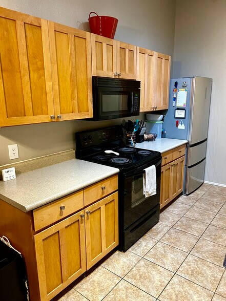 Building Photo - 1385 W University Ave