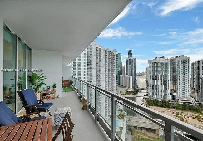 Building Photo - 90 SW 3rd St