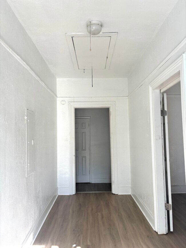 Building Photo - 642 Crawford Ave