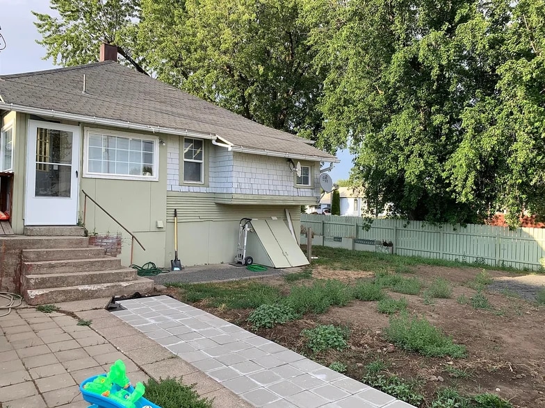 Building Photo - 601 W California St