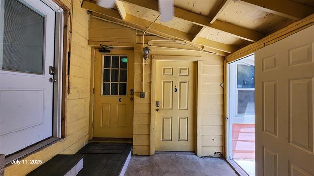 Building Photo - 1015 S Welch St