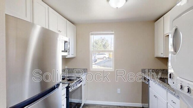 Building Photo - 2405 E St Vrain St